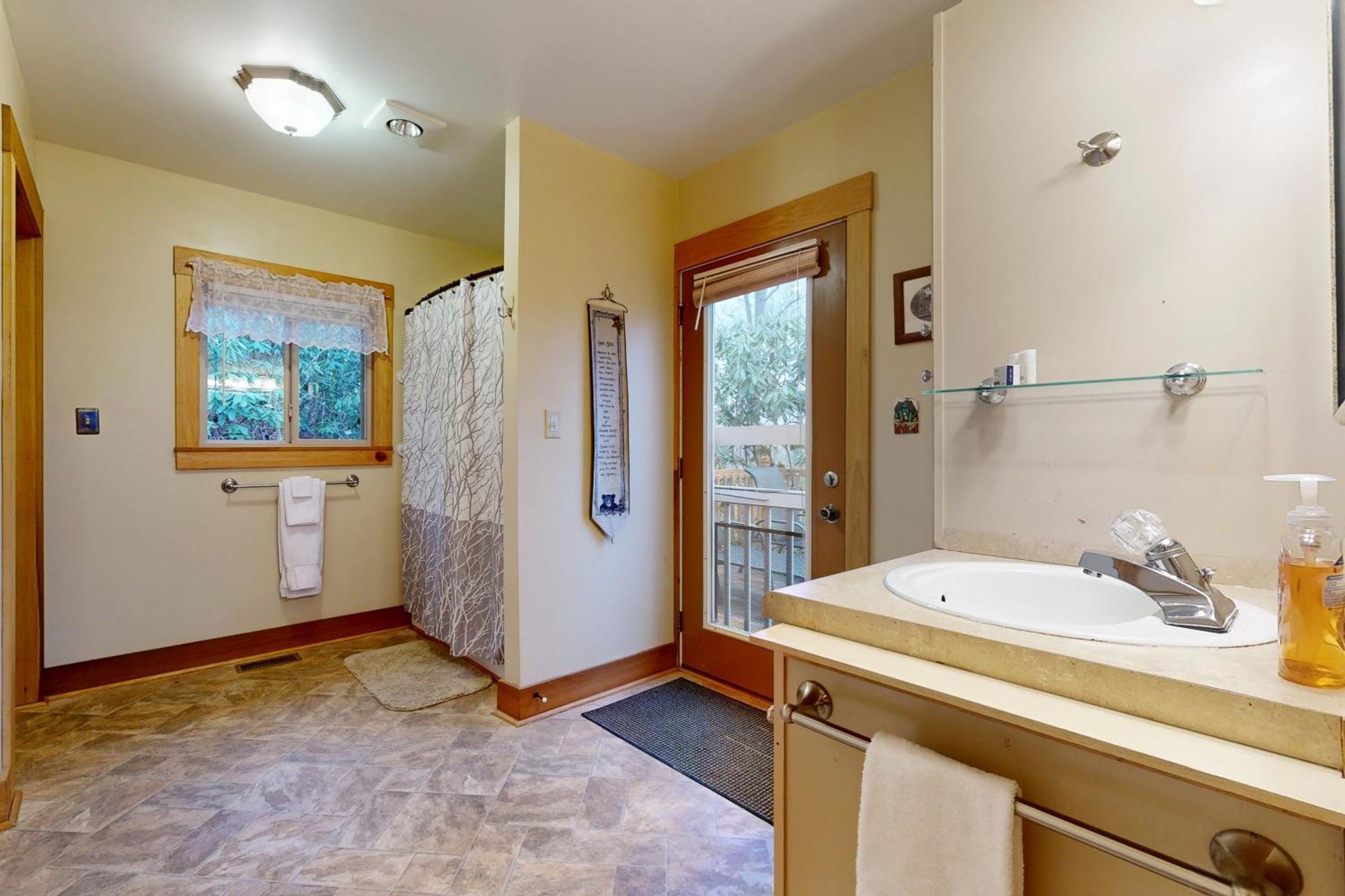2 Bed 2 Bath Vacation Home In Whittier V Εξωτερικό φωτογραφία